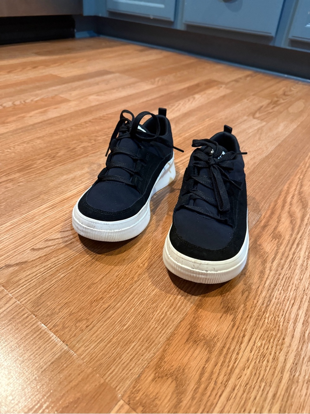 Sorel Black and White Women's Low-Top winter Sneakers